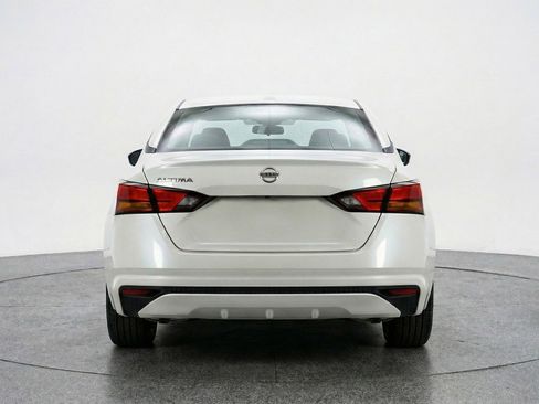 Used 2025 Nissan Altima 2.5 SV FWD image 6