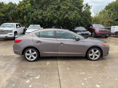 Used 2015 Acura ILX w/ Technology Package FWD image 2