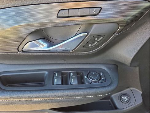 Used 2024 GMC Terrain SLT image 24