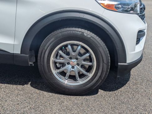 Used 2021 Ford Explorer XLT image 11