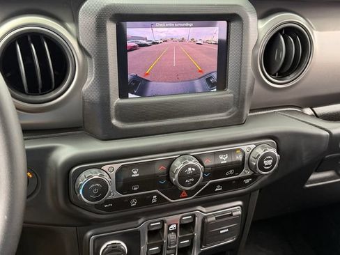 Used 2023 Jeep Gladiator Sport AWD/4WD image 18