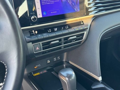 Used 2025 Toyota Camry SE FWD image 27