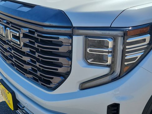 Used 2023 GMC Sierra 1500 Denali Ultimate AWD/4WD image 9
