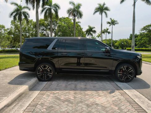 Used 2023 Cadillac Escalade ESV Luxury AWD/4WD image 23