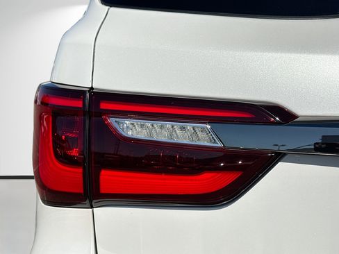 Used 2024 INFINITI QX80 Sensory RWD image 10