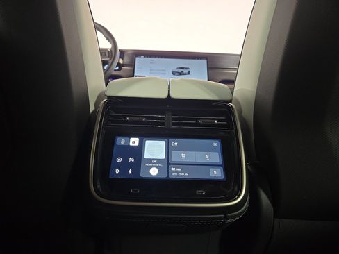 Used 2024 Rivian R1S Adventure AWD/4WD image 30