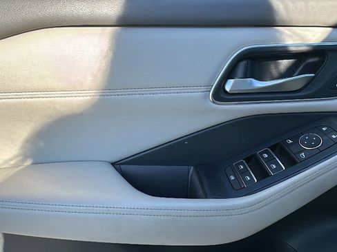 Used 2021 Nissan Rogue SL image 15