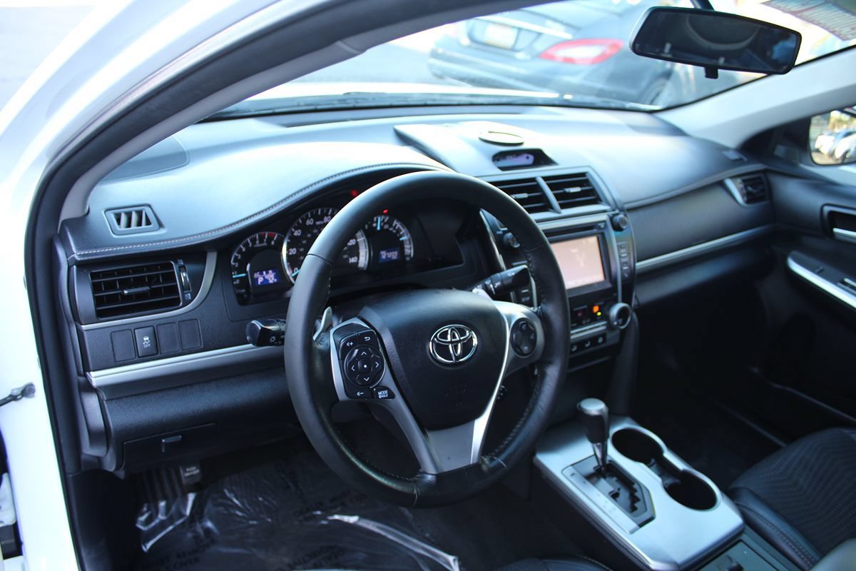 Used 2014 Toyota Camry SE FWD image 16