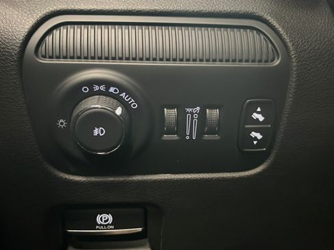 Used 2023 Jeep Wagoneer Series II AWD/4WD image 31