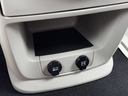 Used 2017 Dodge Grand Caravan SE FWD image 22