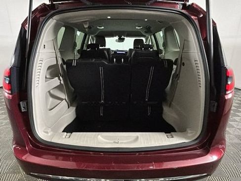 Used 2023 Chrysler Pacifica Touring-L FWD image 28