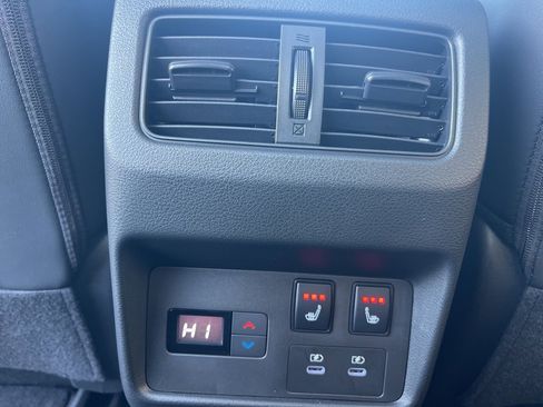 Used 2024 Nissan Rogue Platinum w/ Platinum Premium Package image 16