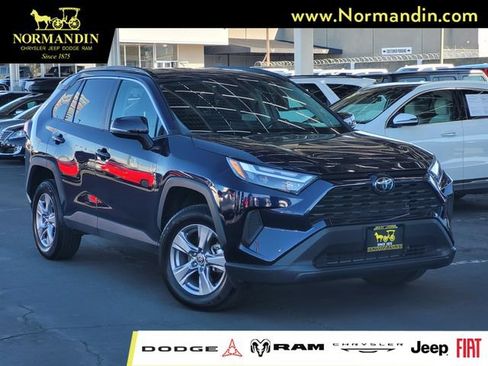 Used 2025 Toyota RAV4 XLE AWD/4WD image 1