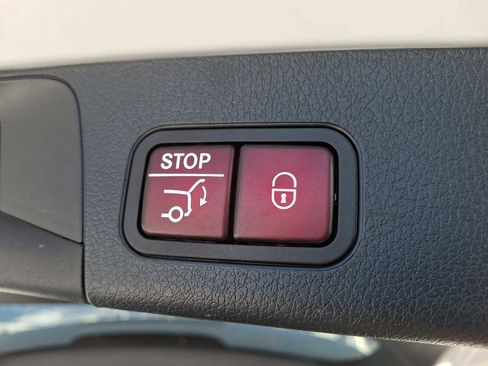 Certified 2023 Mercedes-Benz GLB 250 4MATIC image 26