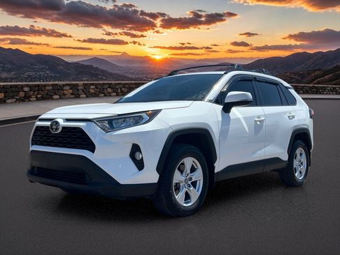 Used 2019 Toyota RAV4 XLE w/ Carpet Mat Package AWD/4WD image 2