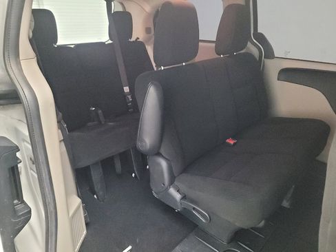 Used 2015 Dodge Grand Caravan American Value Package w/ UConnect Hands-Free Group image 19