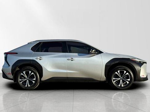 Used 2023 Toyota bZ4X XLE image 3