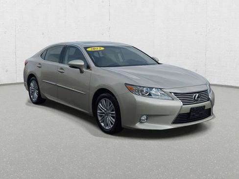 Used 2013 Lexus ES 350 w/ Luxury Pkg FWD image 3