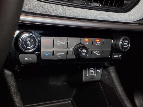 Used 2024 Jeep Compass Latitude AWD/4WD image 22
