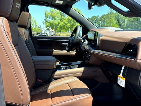 New 2026 Chevrolet Suburban High Country RWD image 8