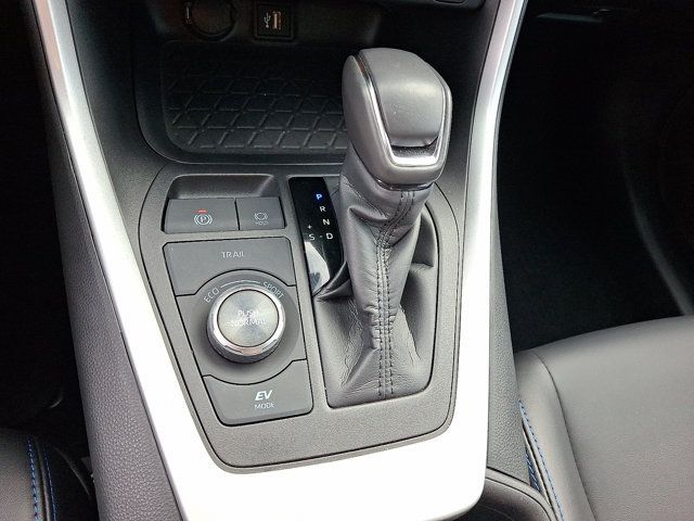 Used 2025 Toyota RAV4 XSE w/ Weather Package AWD/4WD image 16