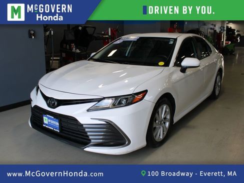 Used 2022 Toyota Camry LE AWD/4WD image 1