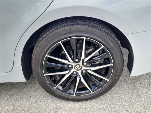Used 2024 Toyota Camry SE image 5