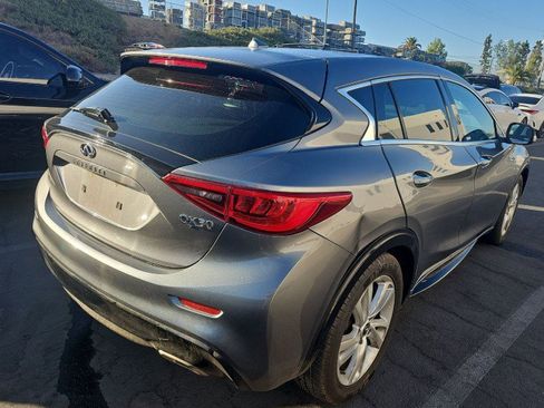 Used 2018 INFINITI QX30 Premium image 4
