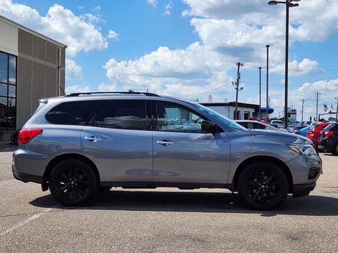 Used 2018 Nissan Pathfinder SL w/ Midnight Edition Package image 11