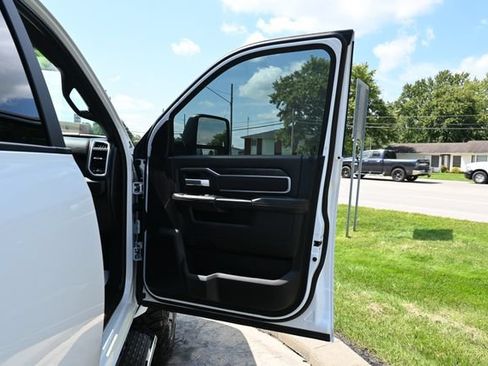 Used 2024 RAM 2500 Big Horn AWD/4WD image 18
