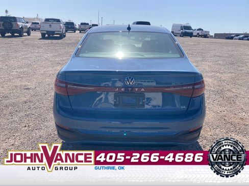 Used 2025 Volkswagen Jetta SE FWD image 6