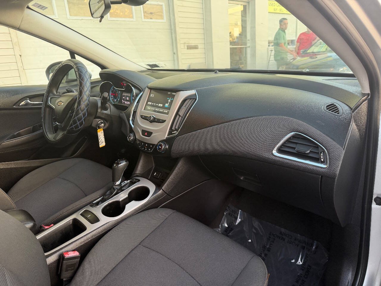 Used 2017 Chevrolet Cruze LS FWD image 18