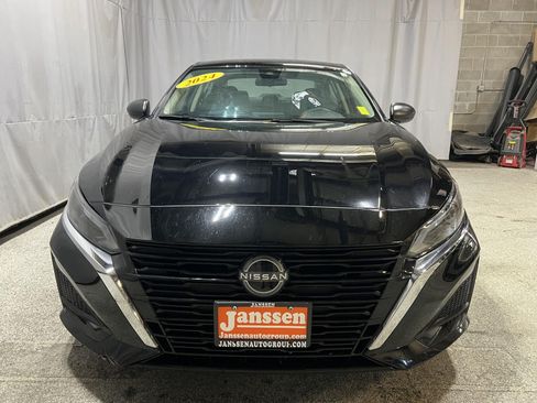 Used 2024 Nissan Altima 2.5 SV FWD image 7