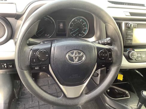Used 2018 Toyota RAV4 LE image 16