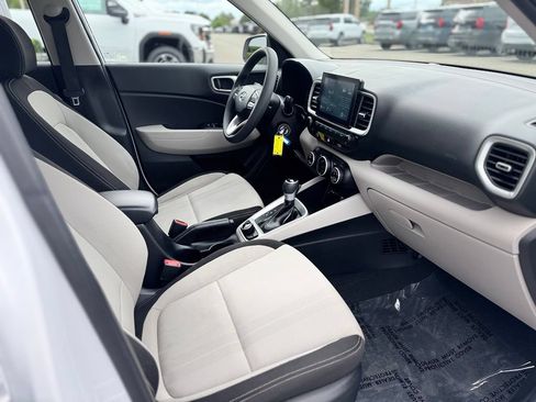 Used 2020 Hyundai Venue SEL FWD image 11
