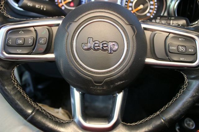 Used 2019 Jeep Wrangler Unlimited Sahara w/ Dual Top Group AWD/4WD image 15