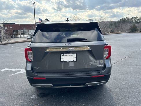 Used 2023 Ford Explorer XLT w/ Equipment Group 202A image 6