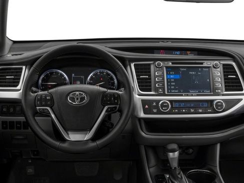 Used 2017 Toyota Highlander Limited image 7