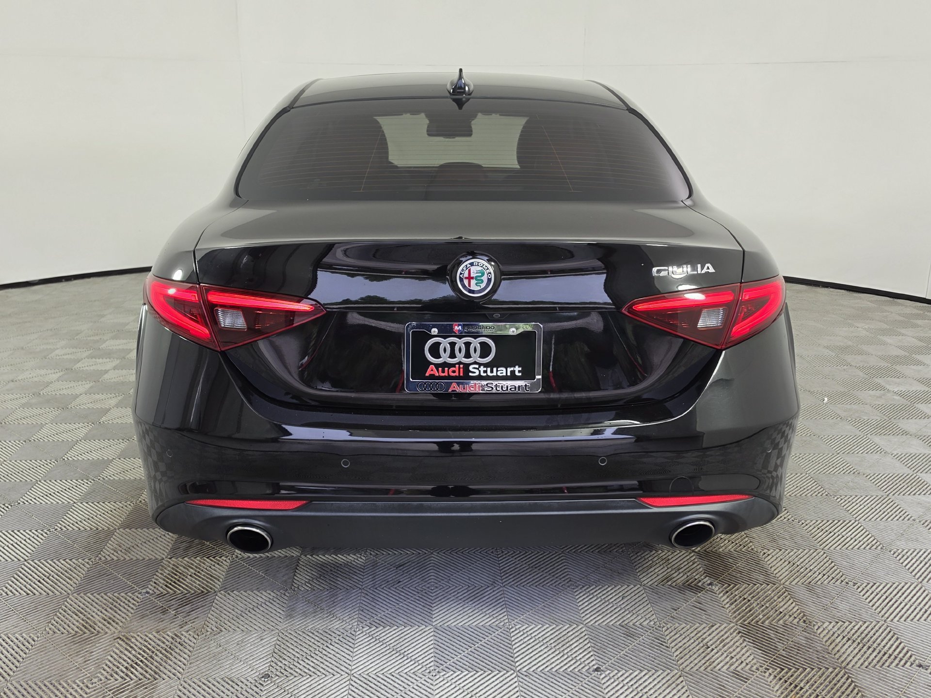 Used 2017 Alfa Romeo Giulia RWD image 40