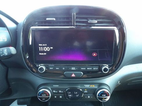 Used 2023 Kia Soul S FWD image 18