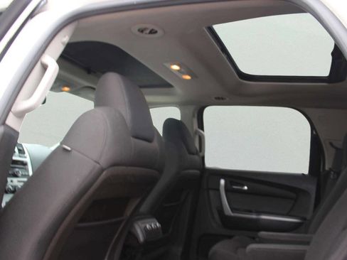 Used 2011 GMC Acadia SLE image 10