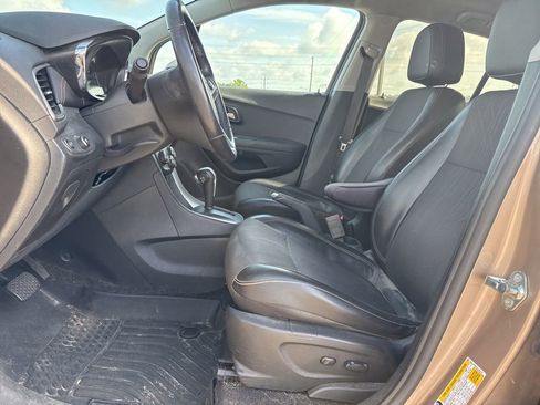 Used 2018 Chevrolet Trax LT w/ LT Convenience Package AWD/4WD image 6