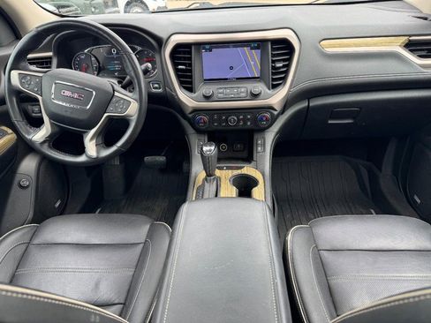 Used 2019 GMC Acadia Denali w/ Technology Package FWD image 11