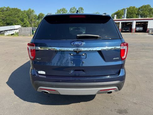 Used 2017 Ford Explorer XLT w/ Equipment Group 202A AWD/4WD image 4