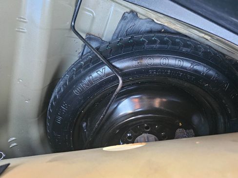 Used 2011 Toyota Camry image 40