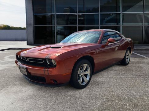 Used 2020 Dodge Challenger SXT RWD image 3