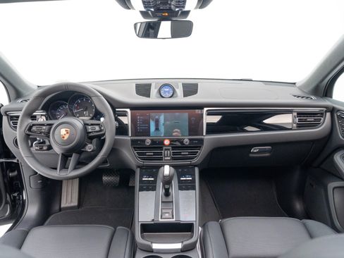 Certified 2026 Porsche Macan AWD/4WD image 14