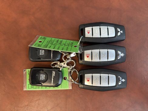 Used 2023 Mitsubishi Outlander SE image 37