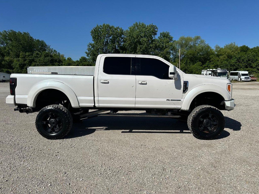 Used 2018 Ford F250 Platinum w/ Platinum Ultimate Package AWD/4WD image 2