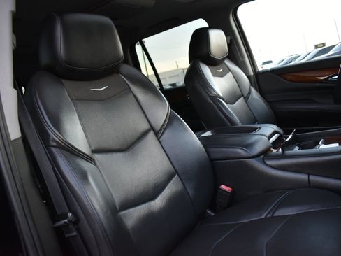 Used 2018 Cadillac Escalade Premium Luxury image 32